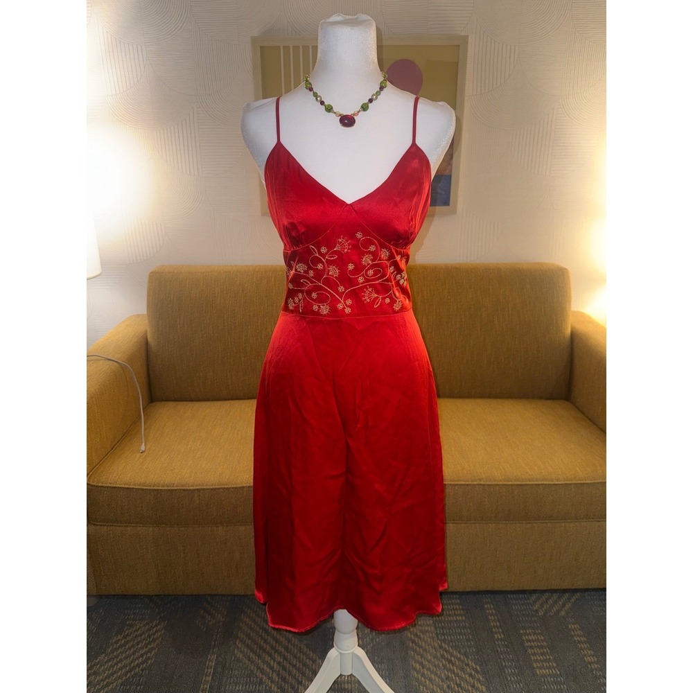 To‎ The Max Red 100% Silk Embroidered Slip Dress V-Neck Midi Womens 12